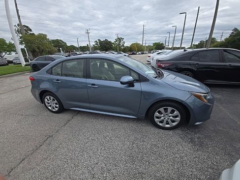 Used 2021 Toyota Corolla LE image 9