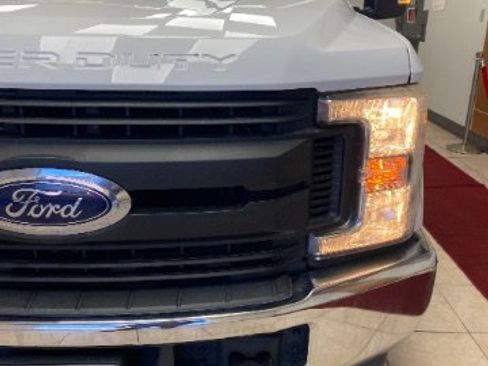 Used 2017 Ford F250 XL w/ Power Equipment Group image 9