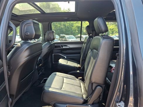 Used 2023 Jeep Wagoneer Series II AWD/4WD image 10