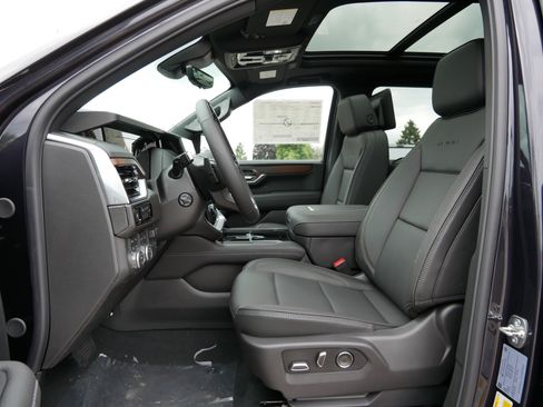 New 2026 GMC Yukon XL Denali w/ Denali Reserve Package AWD/4WD image 4