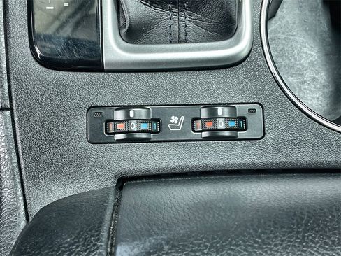 Used 2019 Toyota Highlander Limited image 14