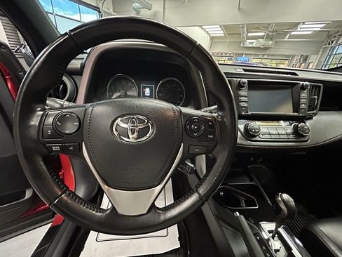 Used 2016 Toyota RAV4 SE image 9