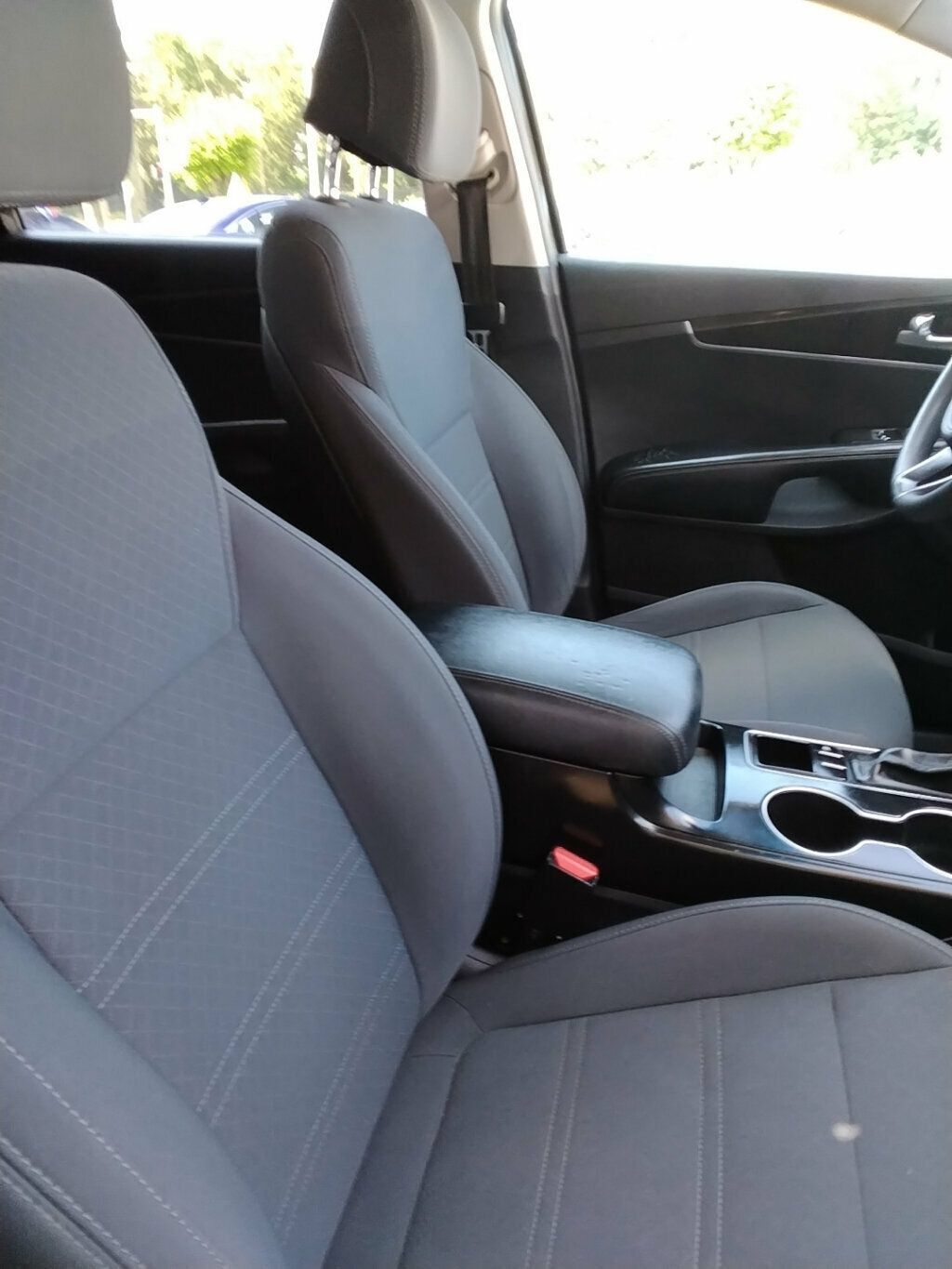 Used 2017 Kia Sorento FWD image 10