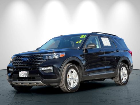 Used 2021 Ford Explorer XLT w/ Equipment Group 202A image 8