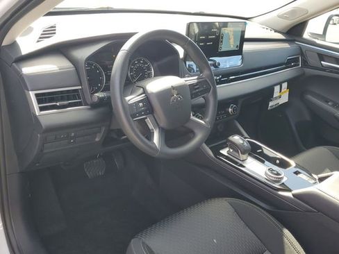 New 2026 Mitsubishi Outlander ES image 19