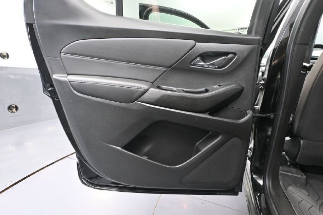 Used 2023 Chevrolet Traverse LT w/ LPO, Floor Liner Package AWD/4WD image 28