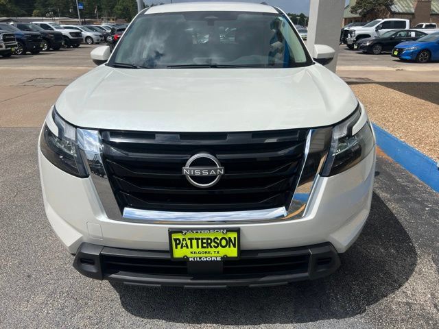 Used 2024 Nissan Pathfinder SV FWD image 3