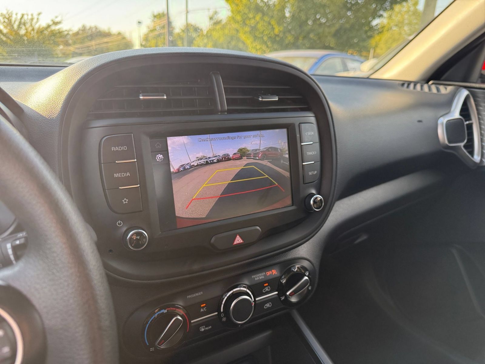 Used 2025 Kia Soul LX w/ LX Technology Package FWD image 21