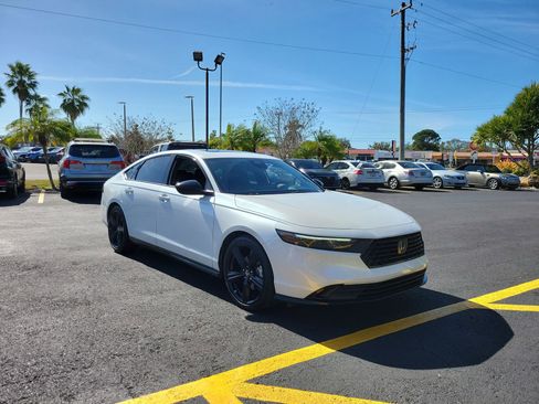 Used 2023 Honda Accord Sport image 2