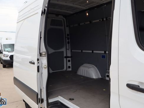 Used 2025 Mercedes-Benz Sprinter 2500 image 27