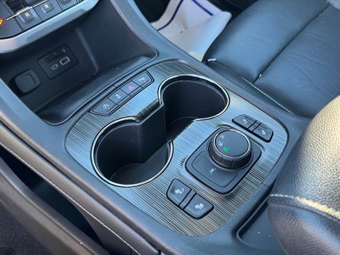 Used 2023 GMC Acadia SLT image 23