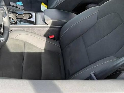 Used 2024 Volvo XC40 Recharge Ultimate RWD image 9