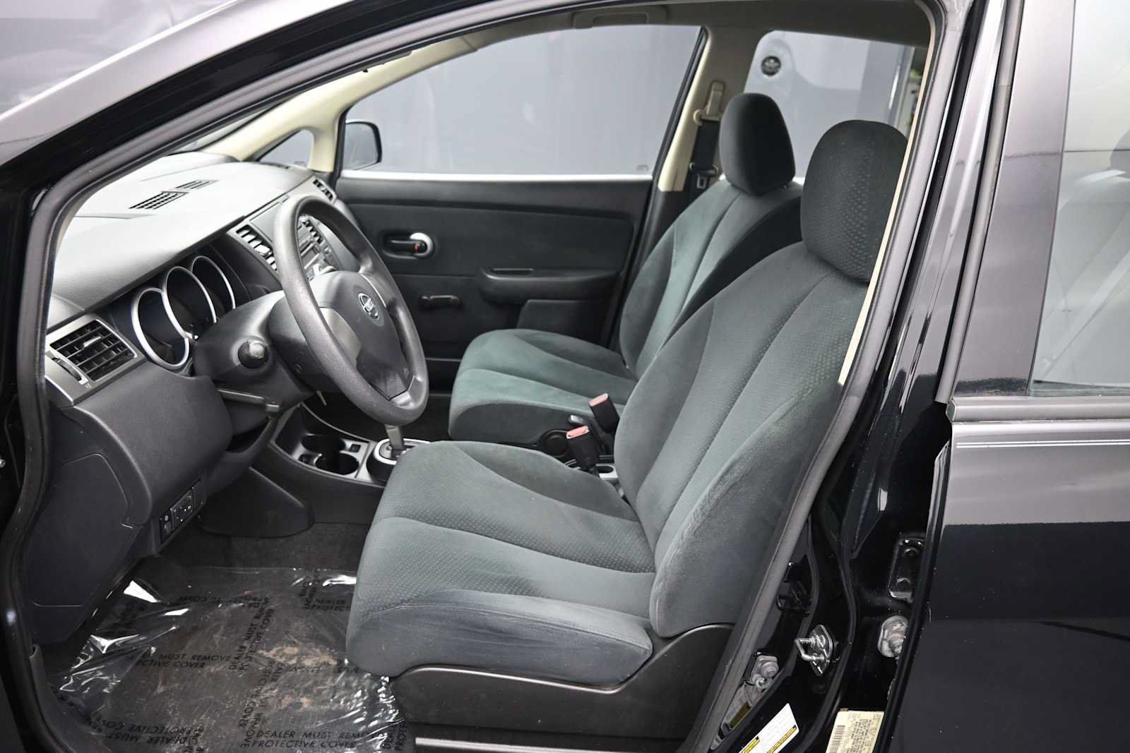 Used 2011 Nissan Versa 1.8 S FWD image 18