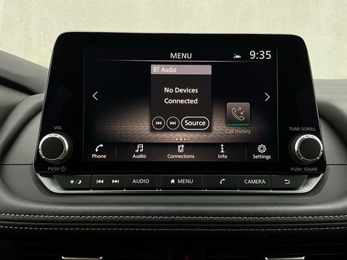 Used 2025 Nissan Rogue SV image 29