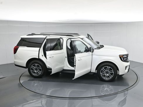 Certified 2025 Ford Expedition Active AWD/4WD image 60
