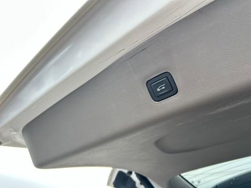 Used 2019 Chevrolet Traverse LT w/ LT Premium Package image 11