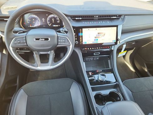 New 2026 Jeep Grand Cherokee Altitude AWD/4WD image 9