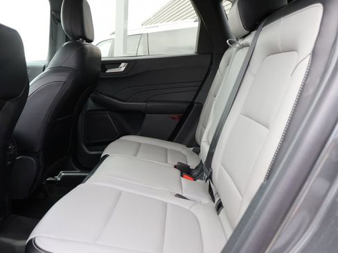 Certified 2025 Ford Escape Platinum image 18