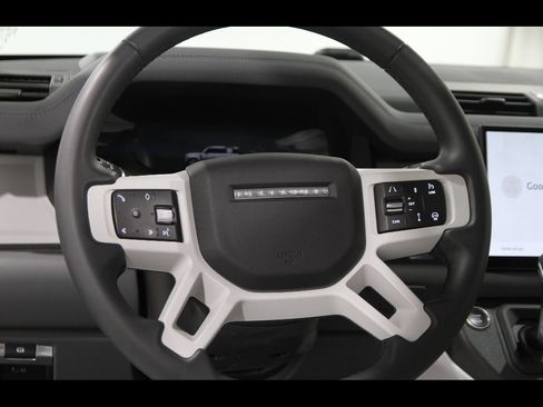 Used 2025 Land Rover Defender 110 S image 7