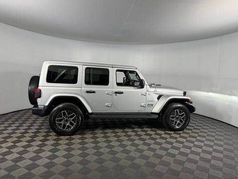 Used 2024 Jeep Wrangler Unlimited Sahara AWD/4WD image 6