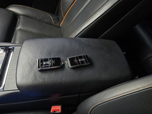 Used 2020 Rolls-Royce Cullinan Black Badge image 45