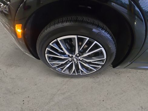 Used 2025 Cadillac XT4 Sport AWD/4WD image 9