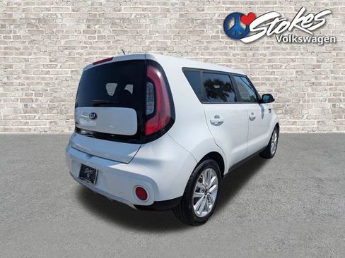 Used 2018 Kia Soul + FWD image 4