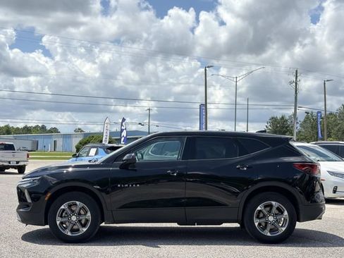 Used 2025 Chevrolet Blazer LT FWD image 11
