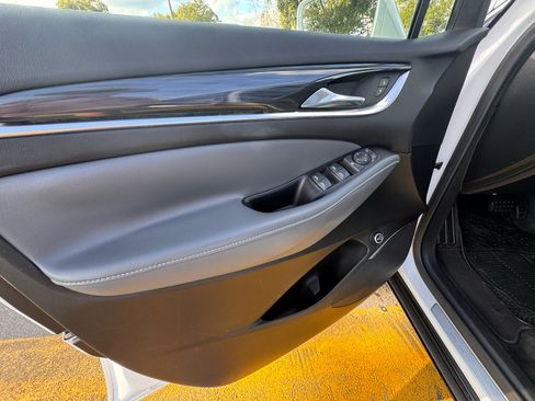 Used 2019 Buick Enclave Essence image 25