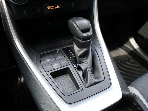 Used 2019 Toyota RAV4 XLE w/ Convenience Package FWD image 24