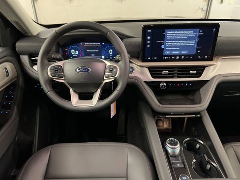 New 2025 Ford Explorer Active w/ Active Comfort Package image 8