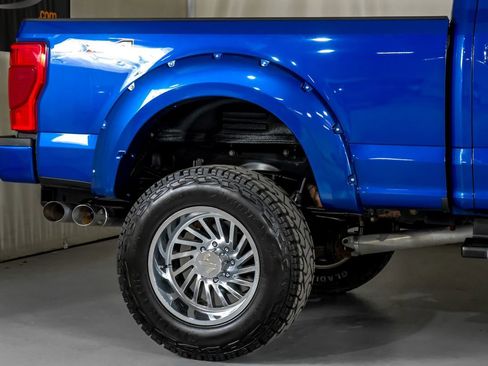 Used 2022 Ford F250 Lariat w/ Chrome Package image 6