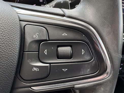 Used 2022 Buick Envision Essence w/ Technology Package I FWD image 18