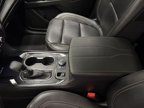 Used 2023 Chevrolet Traverse LT w/ Rear Camera Mirror Package image 16