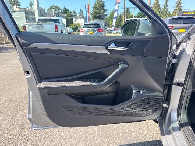 Used 2024 Volkswagen Jetta SE FWD image 24