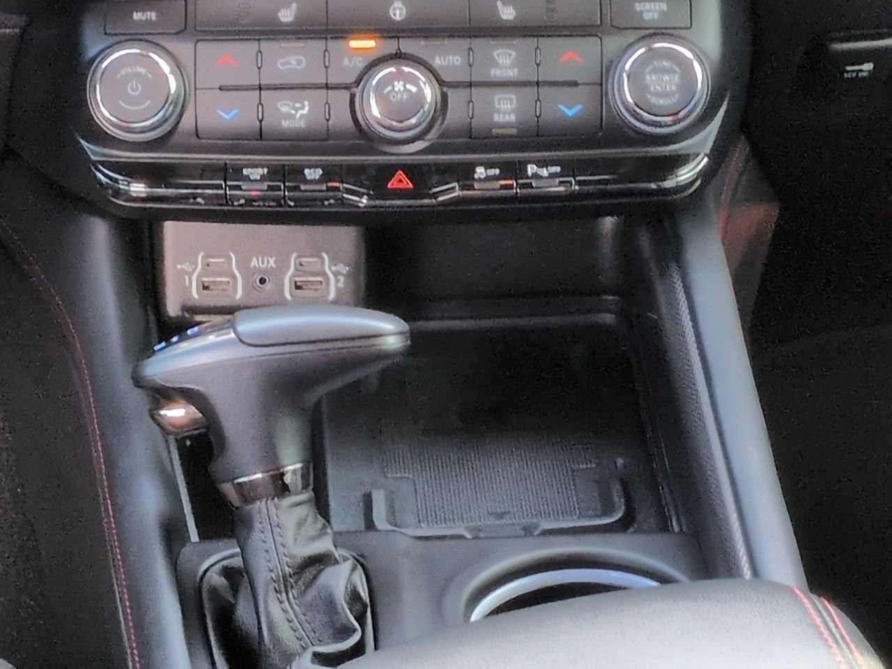 Certified 2024 Dodge Durango R/T w/ Blacktop Package RWD image 18