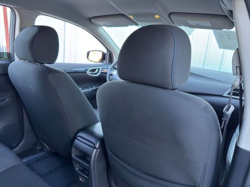 Used 2019 Nissan Sentra SR w/ Exterior Package image 28