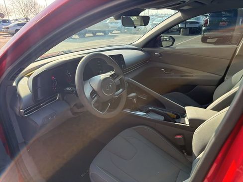 Certified 2022 Hyundai Elantra SEL image 15
