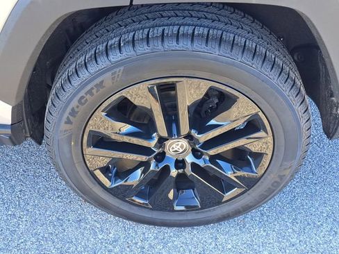 Used 2021 Toyota RAV4 XLE Premium image 30