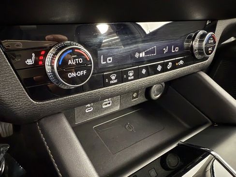 Used 2024 Mitsubishi Outlander SE image 24