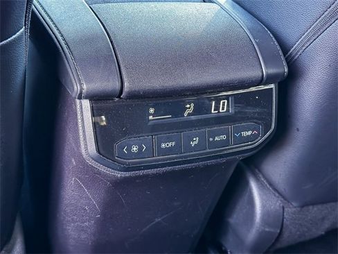 Used 2024 Toyota Highlander XLE image 28