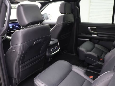 Used 2025 Ford Expedition Platinum w/ Stealth Appearance Package AWD/4WD image 10