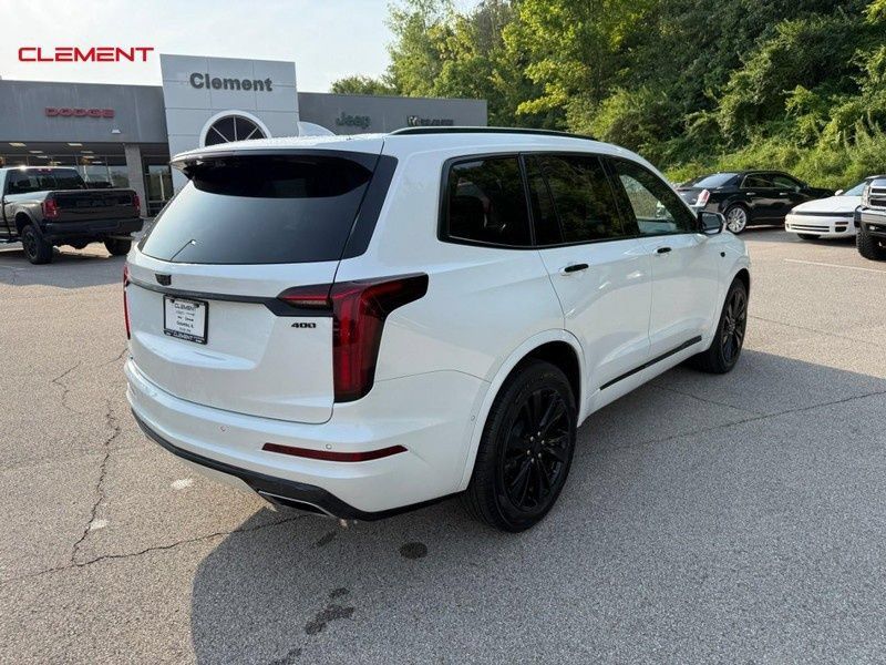 Used 2023 Cadillac XT6 Premium Luxury w/ Technology Package AWD/4WD image 9
