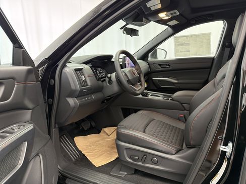 New 2026 Nissan Pathfinder Rock Creek image 7