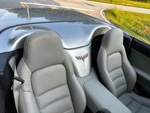 Used 2006 Chevrolet Corvette Coupe w/ Preferred Equipment Group RWD image 15