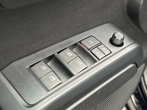 Used 2023 Toyota Tacoma SR w/ SR Convenience Package RWD image 13