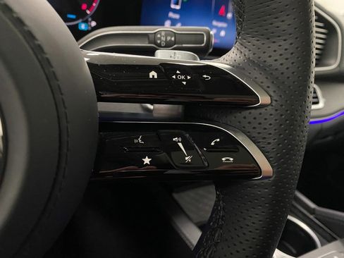 Certified 2025 Mercedes-Benz GLS 450 4MATIC image 17