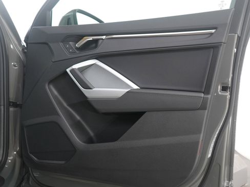 Used 2025 Audi Q3 2.0T Premium image 11