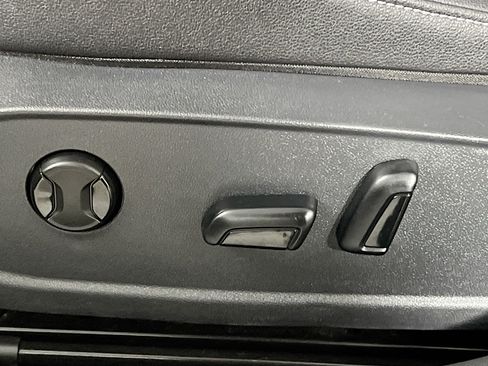 Used 2024 Volkswagen Jetta SE FWD image 16