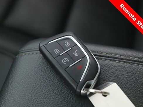 Used 2024 Cadillac XT4 Premium Luxury w/ Technology Package image 3